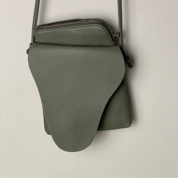 Espe Stylish Green Crossbody Bag - Picture 1 of 15